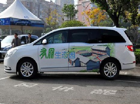 新晃户外车贴喷绘如何保持效果?